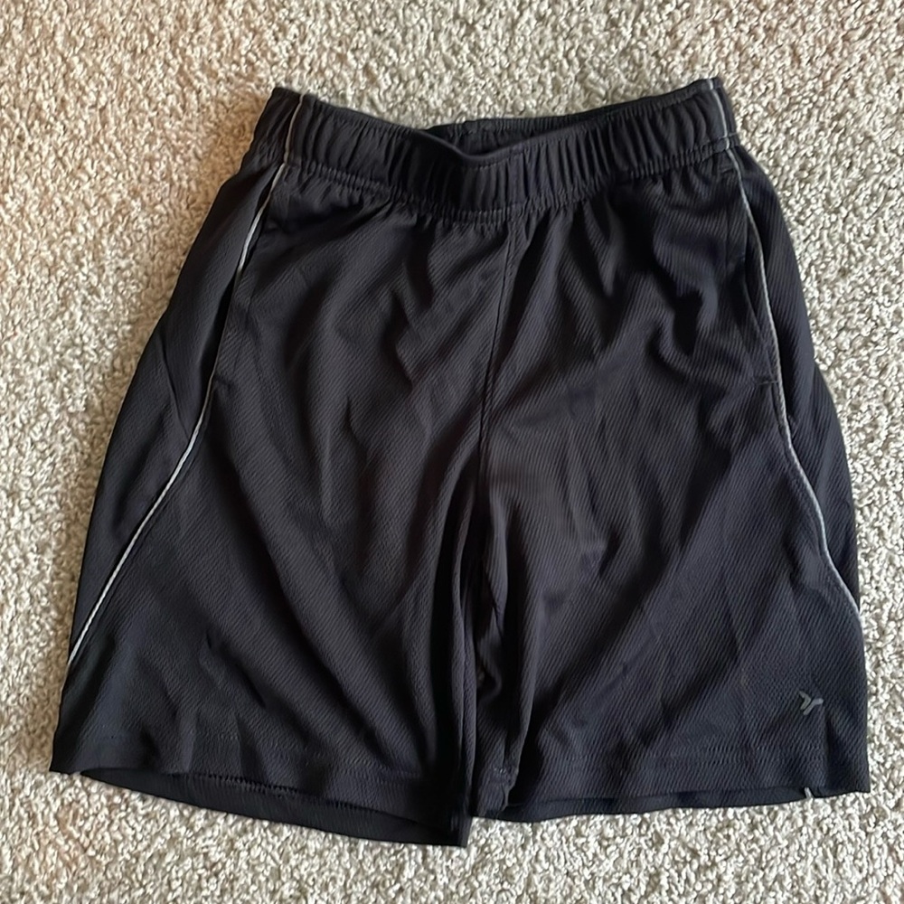 Old Navy active shorts, black size 6-7